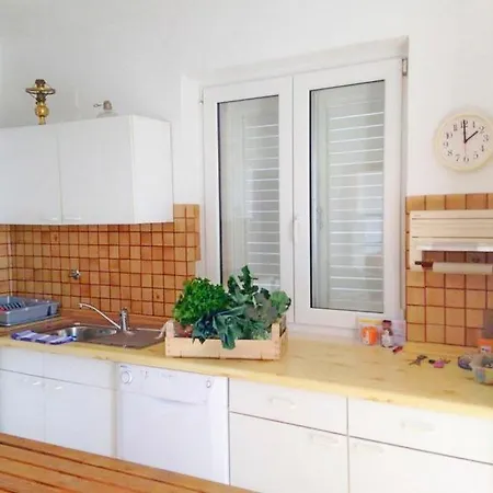 Mladenka 3* Podstrana