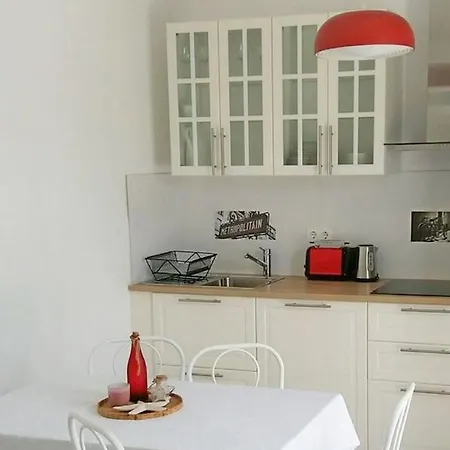 Mladenka 3* Podstrana